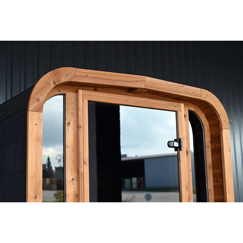 KOBA Lignotherm Mini Quadro DIY kleine Sauna mit Holzrahmen, großen Glastüren und rundem Dach in Gartensetting