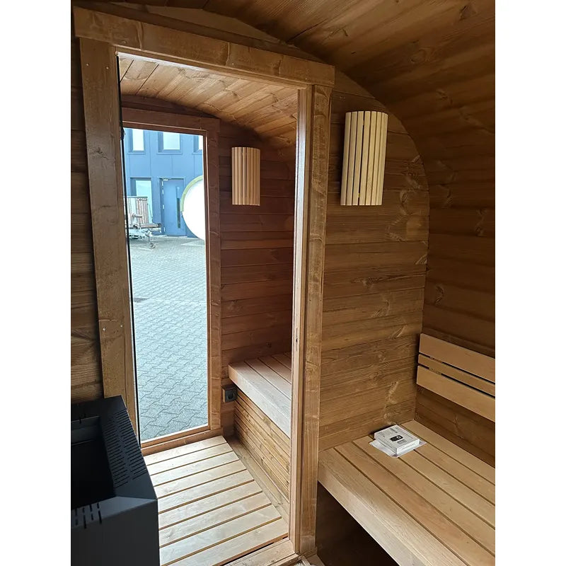 KOBA Quadro Gartensauna Innenraum mit Holzbänken, Glasfront und Infrarotheizelementen