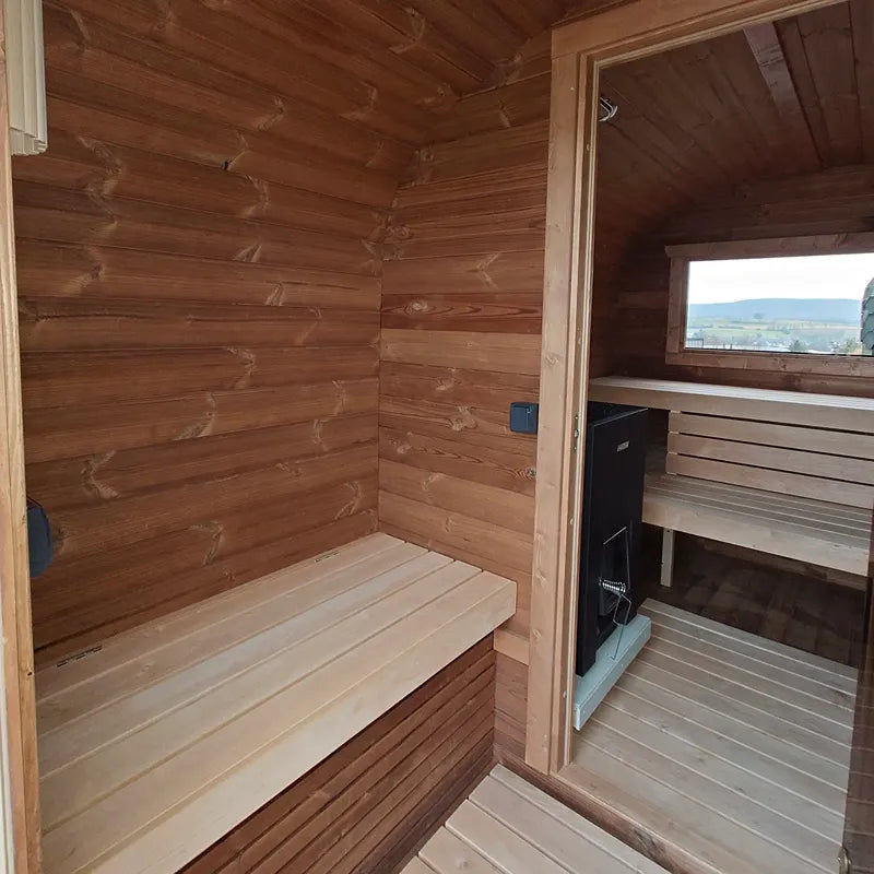 KOBA Quadro Gartensauna Innenraum mit Holzbänken und Saunaofen