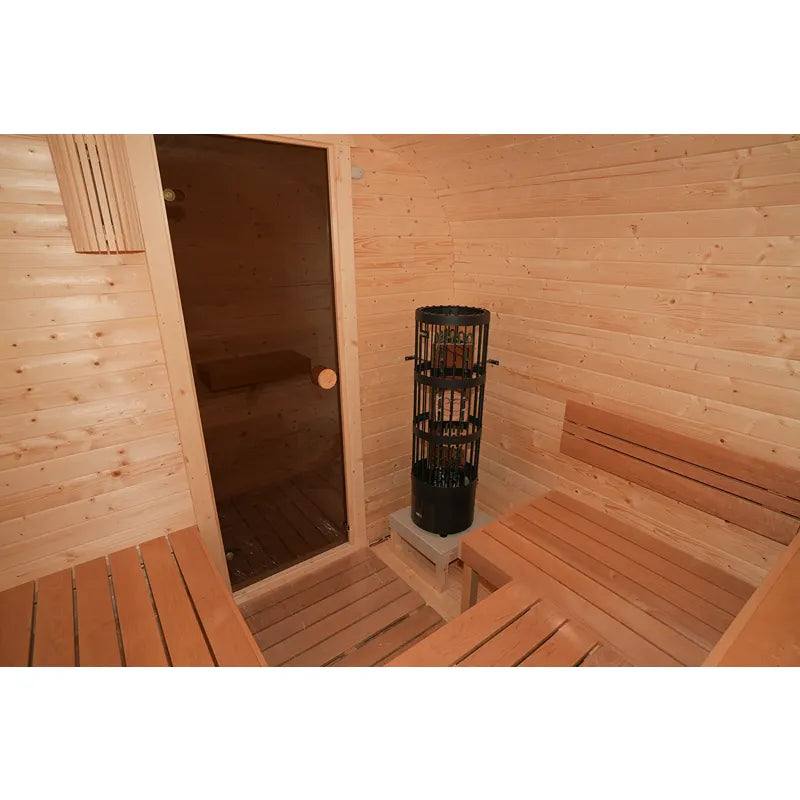 KOBA Quadro Gartensauna Seiteneintritt Innenraum mit Holzbänken und Saunaofen