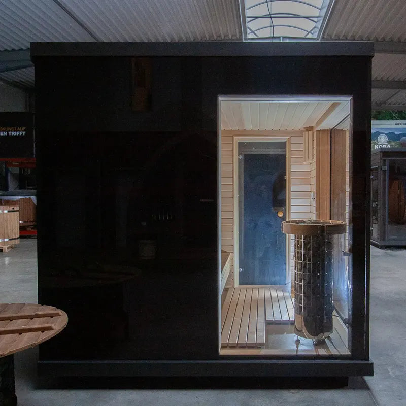 KOBA Varis Gartensauna - Stilvolle Designsauna mit schwarzer Außenfassade, Innenraum mit Holzverkleidung und Saunaofen