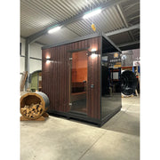 KOBA Varis Gartensauna - Stilvolle Designsauna mit dunkler Holzverkleidung und Glastür in Werkstatt