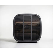 Leil Black Cube Classic Gartensauna 4 Personen von Leil Saunas mit schwarzem Rahmen und getönten Glastüren