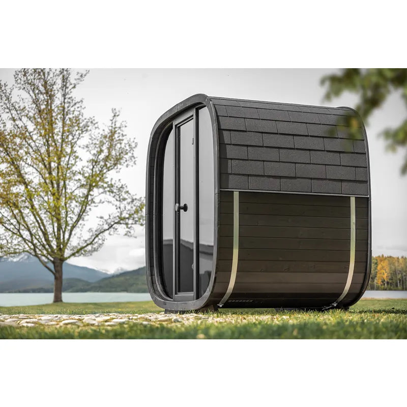 Leil Black Cube Classic Gartensauna 4 Personen von Leil Saunas mit schwarzem Design am Seeufer