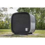 Leil Black Cube Classic Gartensauna 4 Personen mit schwarzer Holzverkleidung im Garten aufgestellt