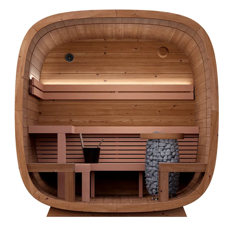 Leil Dice Comfy Gartensauna 4 Personen 2 Räume von Leil Saunas, Frontansicht mit Holzverkleidung und Saunaofen