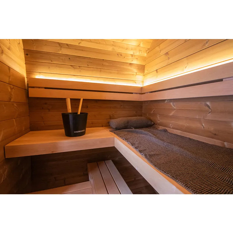 Leil Dice Dual Gartensauna Innenraum mit Holzbänken, LED-Beleuchtung und Saunazubehör von Leil Saunas