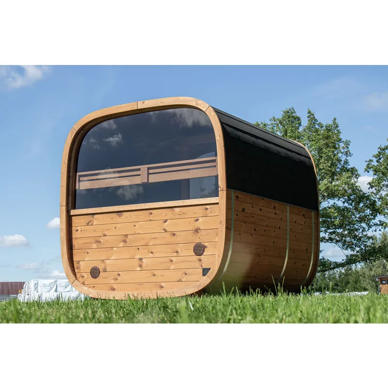 Leil Dice Dual Gartensauna von Leil Saunas mit modernem Würfeldesign, Holzfassade und großen Fenstern im Garten