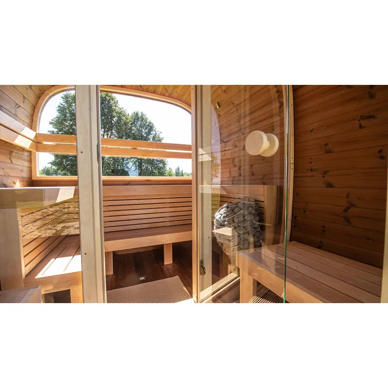 Leil Saunas Leil Dice Dual Gartensauna Innenraum mit Holzbänken, Glasfront und Gartenblick
