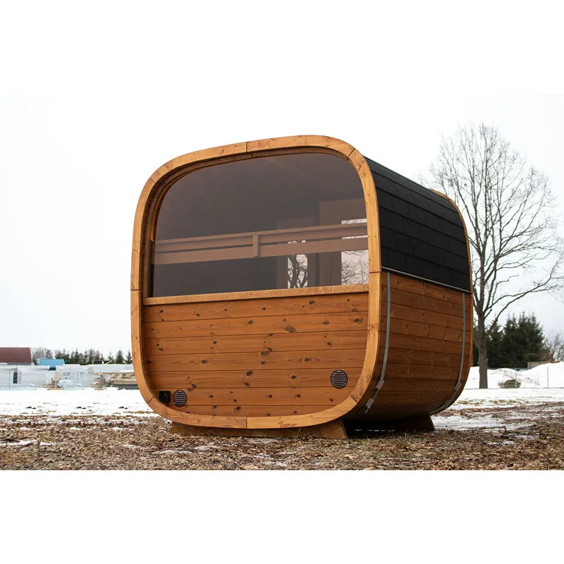 Leil® Dice Solo Gartensauna 5 Personen 4,5 m² von Leil® Saunas mit Holzverkleidung und Fenster im Garten