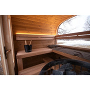 Leil® Dice Solo Gartensauna 5 Personen Innenraum mit Holzbänken, Saunaeimer und Fensterblick