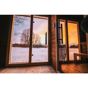 Leil® Patio L Gartensauna von Leil® Saunas mit Glasfronten Blick auf verschneite Landschaft bei Sonnenuntergang