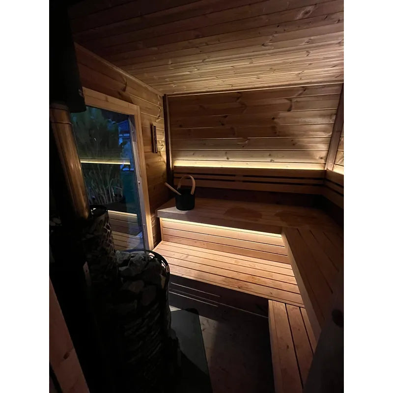 Leil Patio L Plus Gartensauna mit Überdachung – Innenraum mit Holzbänken und LED-Beleuchtung