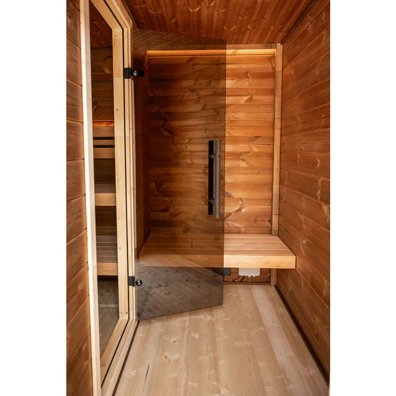 Leil Patio M Gartensauna Innenraum mit Holzbänken, Glastür und Holzverkleidung