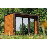 Leil Patio M Gartensauna 5 Personen mit großflächigen Spiegelfenstern im grünen Garten