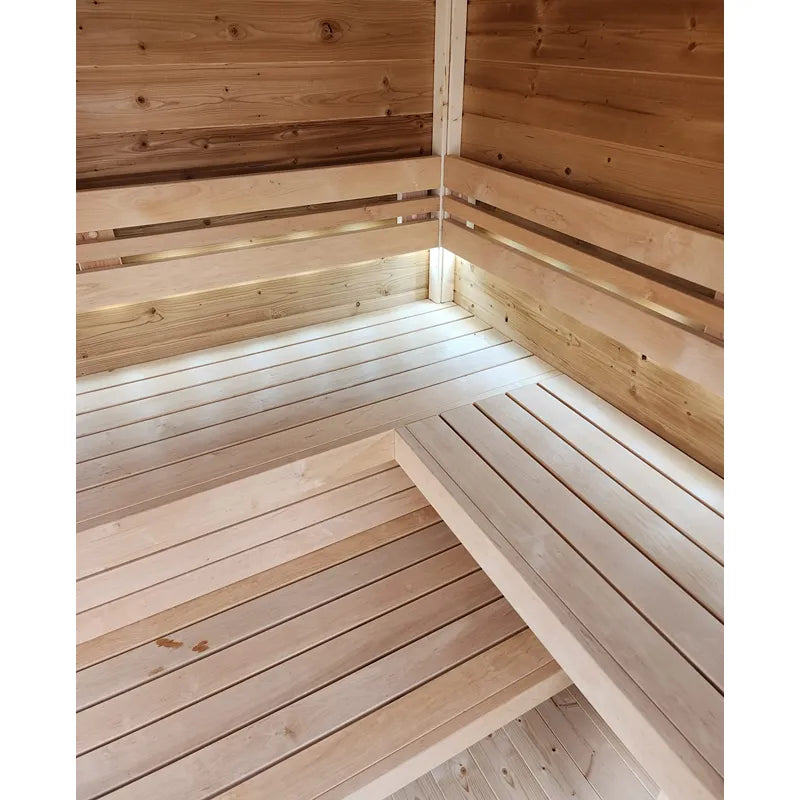 Leil Patio S Gartensauna Innenraum mit mehrstufigen Holzbänken aus hellem Holz