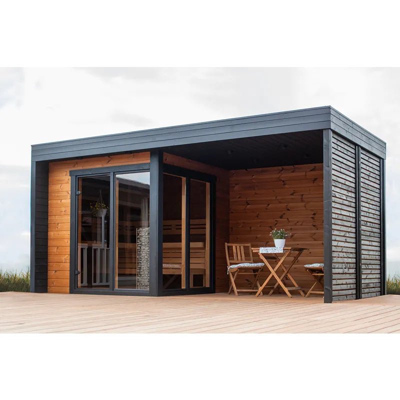 Leil Patio S Plus Gartensauna mit Überdachung von Leil Saunas, moderne Holzsauna mit grauem Dach und Loungebereich