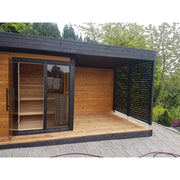 Leil Patio S Plus Gartensauna mit Überdachung, Holzsauna mit schwarzem Dach und Seitenschutz im Garten