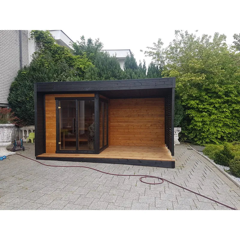 Leil Patio S Plus Gartensauna mit Überdachung im Garten, schwarzes Dach, Holzinnenraum mit Glastüren