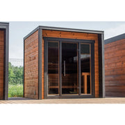 Leil® Patio XS Gartensauna 4 Personen 4,9 m² von Leil® Saunas mit Holzverkleidung und großen Glasfenstern auf Terrasse