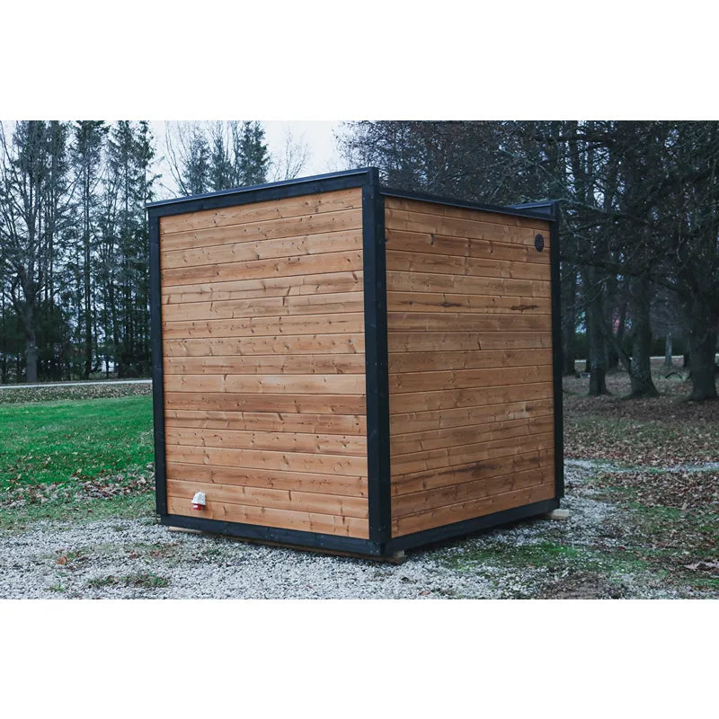 Leil® Patio XS Gartensauna von Leil® Saunas mit Holzverkleidung und schwarzem Rahmen im Garten