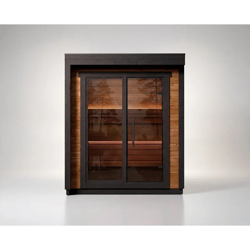 Leil Patio XXS Gartensauna 3 Personen von Leil Saunas mit Glastüren und Holzinnenraum vor weißem Hintergrund