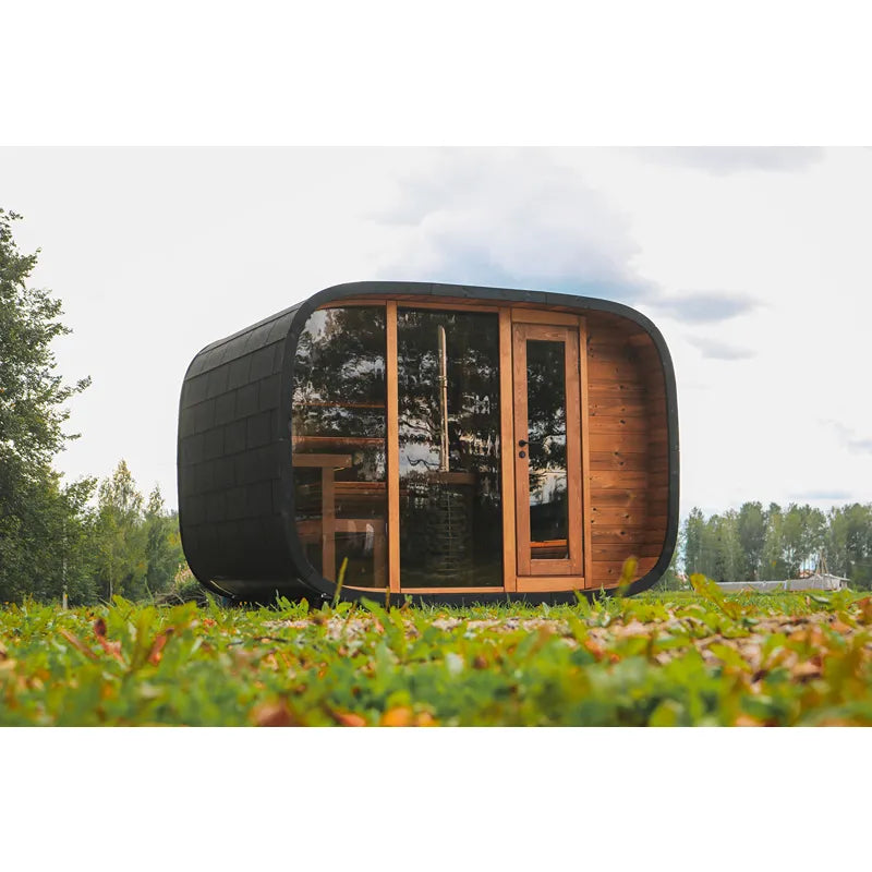 Leil® Round Cube Double – Premium Gartensauna 2 Räume von Leil® Saunas mit rundem Design, schwarzem Außenmantel und Holzinnenraum im Garten