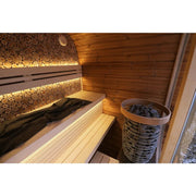 Leil Round Cube Mini Gartensauna Innenraum mit Holzbänken, Saunaofen und dekorativen Wandelementen
