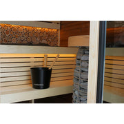 Leil Round Cube Mini Gartensauna Innenraum mit Holzbänken, Saunaofen und Saunasteine