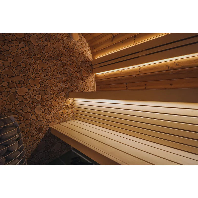 Leil Round Cube Single Premium Gartensauna Innenraum mit Holzbänken, dekorativer Holzwand und LED-Beleuchtung