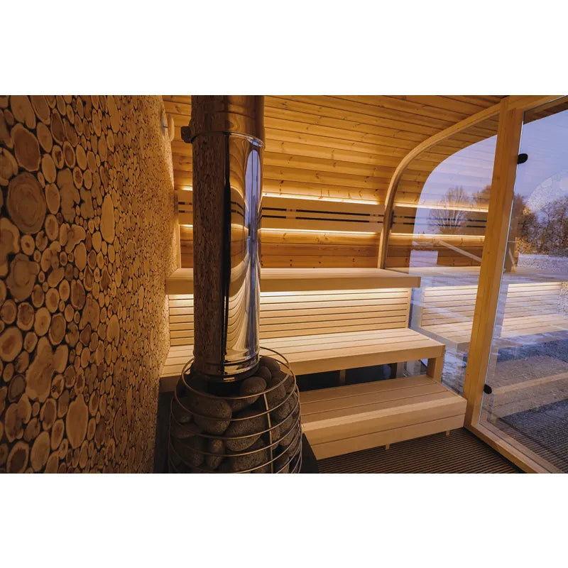 Leil Round Cube Single Gartensauna Innenraum mit Holzbänken, Ofen und großem Fenster