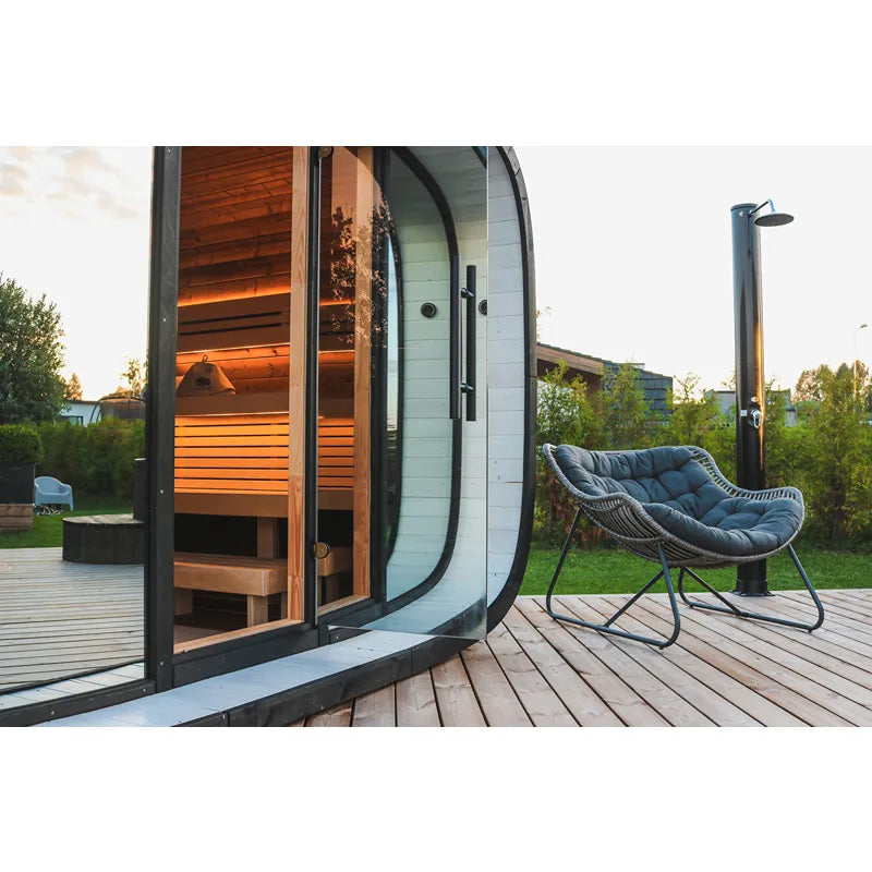 Leil Round Cube Single – Premium Gartensauna 1 Raum mit offener Tür, Holzinnenraum und entspannungsbereich im Garten