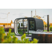 Leil Round Cube Single Premium Gartensauna 1 Raum von Leil Saunas im Garten mit Whirlpool