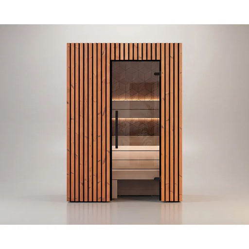 Leil Saunas Como 2-150 Innensauna mit vertikaler Holzfassade, Glastür und zwei Holzbänken im Innenraum