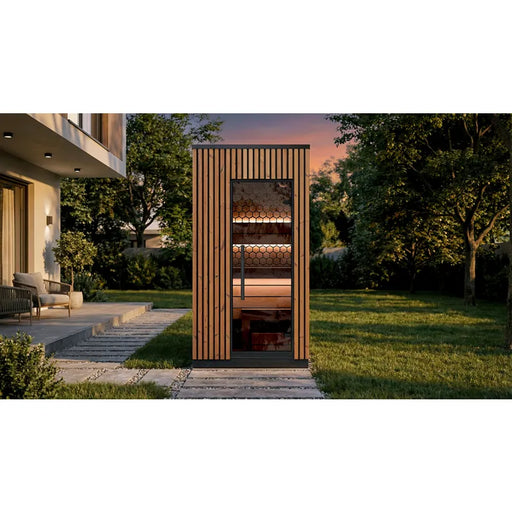 Leil Viva 120 Kompakte Gartensauna 1 Person von Leil Saunas im modernen Garten mit Holzverkleidung und Glastür