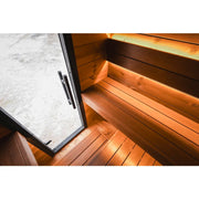 Leil® Viva 180 Gartensauna Innenraum mit Holzbänken, offene Tür und LED-Beleuchtung