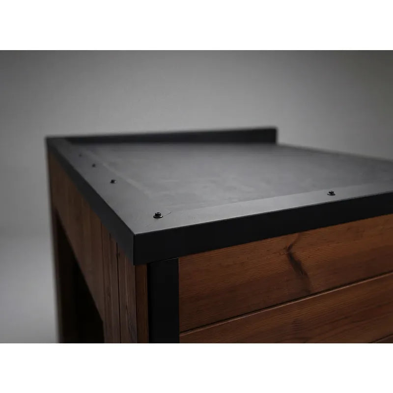 Leil® Viva 250 Gartensauna Dachdetail mit schwarzer Abdeckung und Holzkonstruktion