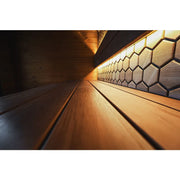 Leil® Viva 250 Gartensauna von Leil® Saunas: Holzbänke im Innenraum mit moderner Beleuchtung