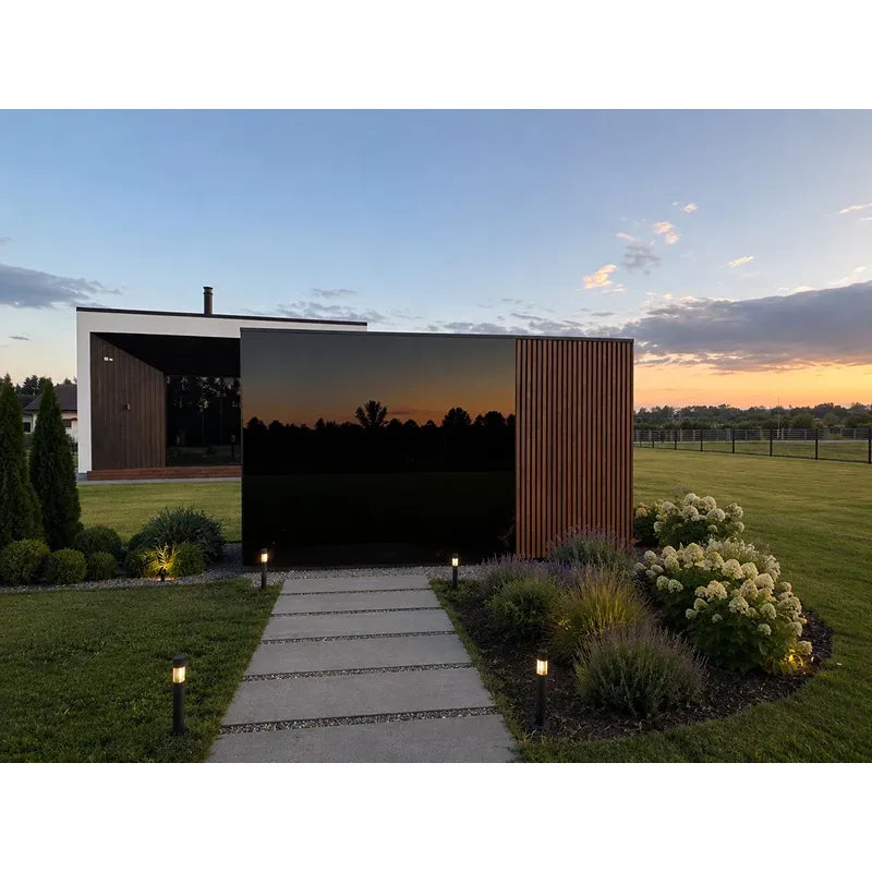 Nordik Wellness Signature L Premium-Gartensauna im modernen Design mit dunklen Holzlamellen im abendlichen Garten
