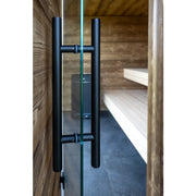 Nordik Wellness Signature L Premium-Gartensauna schwarze Glastür mit Griffdetail