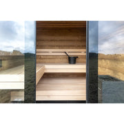 Nordik Wellness Signature M Kompakte Luxus-Gartensauna Innenraum mit Holzbänken und schwarzem Saunaeimer