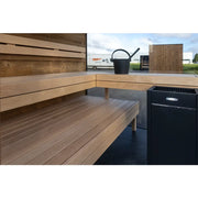 Nordik Wellness Signature M Kompakte Luxus-Gartensauna Innenraum mit Holzbänken und Harvia Ofen