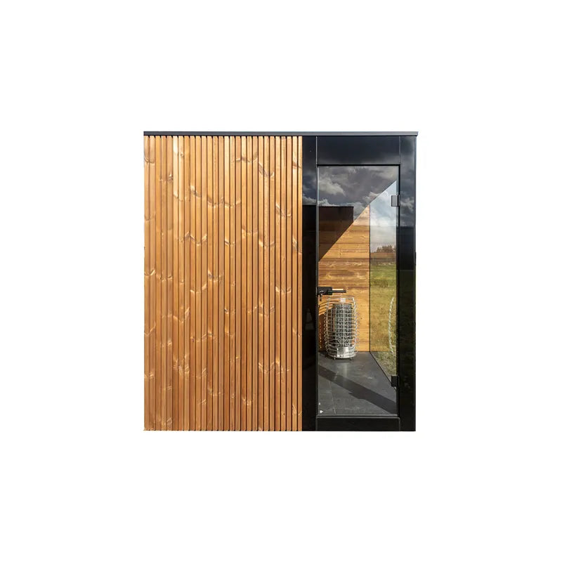 Nordik Wellness Signature M Kompakte Luxus-Gartensauna mit Holzverkleidung, schwarzem Rahmen und Glastür, Saunaofen im Innenraum sichtbar