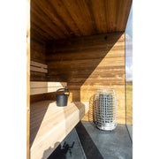 Nordik Wellness Signature M Kompakte Luxus-Gartensauna Innenraum mit Holzbänken und Saunaofen