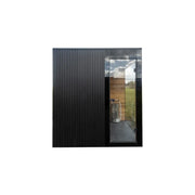 Nordik Wellness Signature M Kompakte Luxus-Gartensauna mit schwarzer Wellblechfassade, Glastür und Innenraum mit Holzausstattung sowie Saunaofen