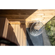 Nordik Wellness Signature M Kompakte Luxus-Gartensauna Innenraum mit Holzbänken und modernem Design