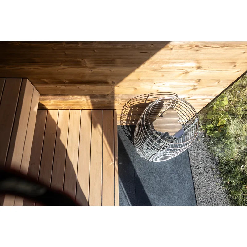 Nordik Wellness Signature M Kompakte Luxus-Gartensauna Innenraum mit Holzbänken und modernem Design