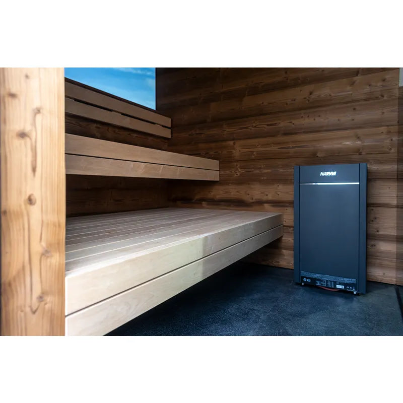 Nordik Wellness Signature M Gartensauna Innenraum mit Holzbänken und Harvia-Ofen