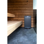 Nordik Wellness Signature M Kompakte Luxus-Gartensauna Innenraum mit Holzbänken und Harvia-Ofen