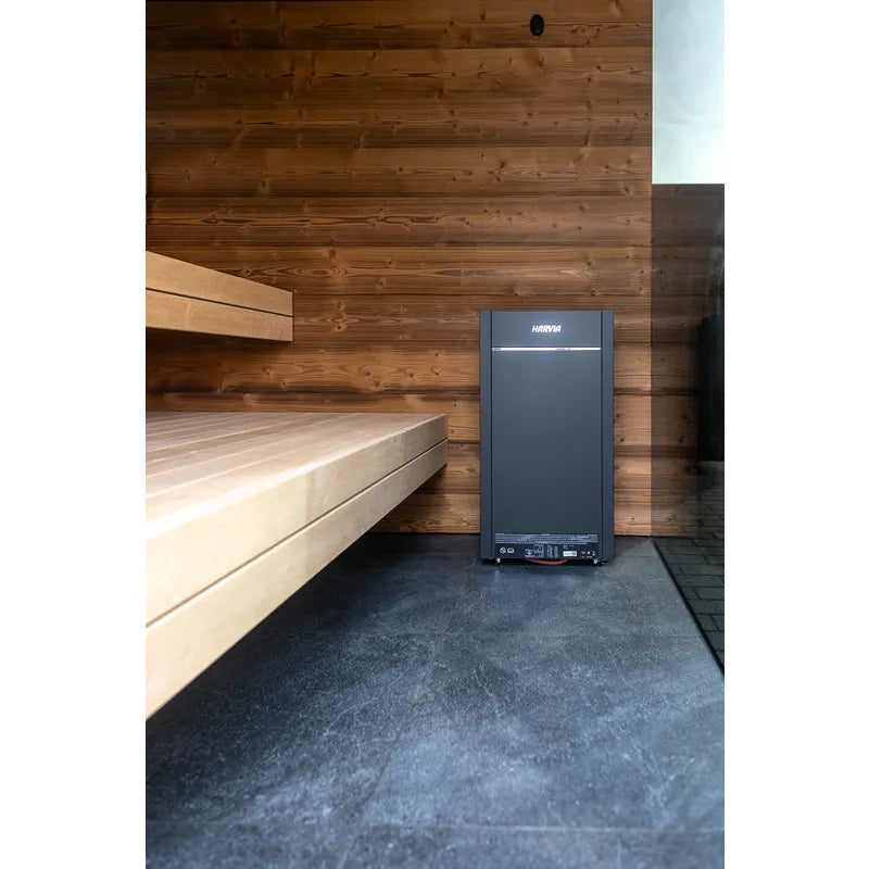 Nordik Wellness Signature M Kompakte Luxus-Gartensauna Innenraum mit Holzbänken und Harvia-Ofen
